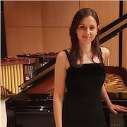 Laureata in Pianoforte e Musica da Camera, con anni di esperienza nell'insegnamento, offro lezioni su repertorio classico e contemporaneo. Metodologia personalizzata e adattata a tutti i livelli!